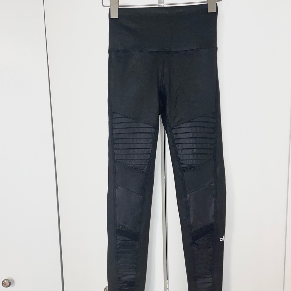 Alo Yoga Moto Legging (Faux) Performance Leather - Picture 2 of 3